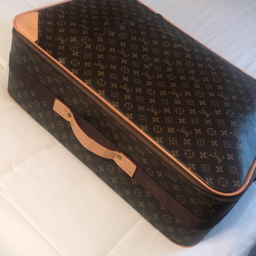 Louis Vuitton Suitcase Selling EVERYTHING MUST GO!